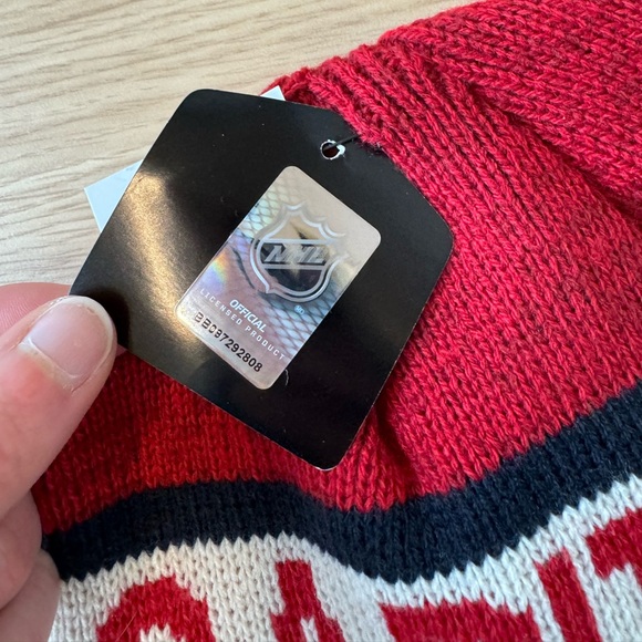 Men’s Washington Capitals Hat. Official Licensed Product of NHL. - Picture 4 of 5